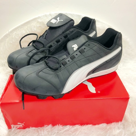 white puma baseball cleats